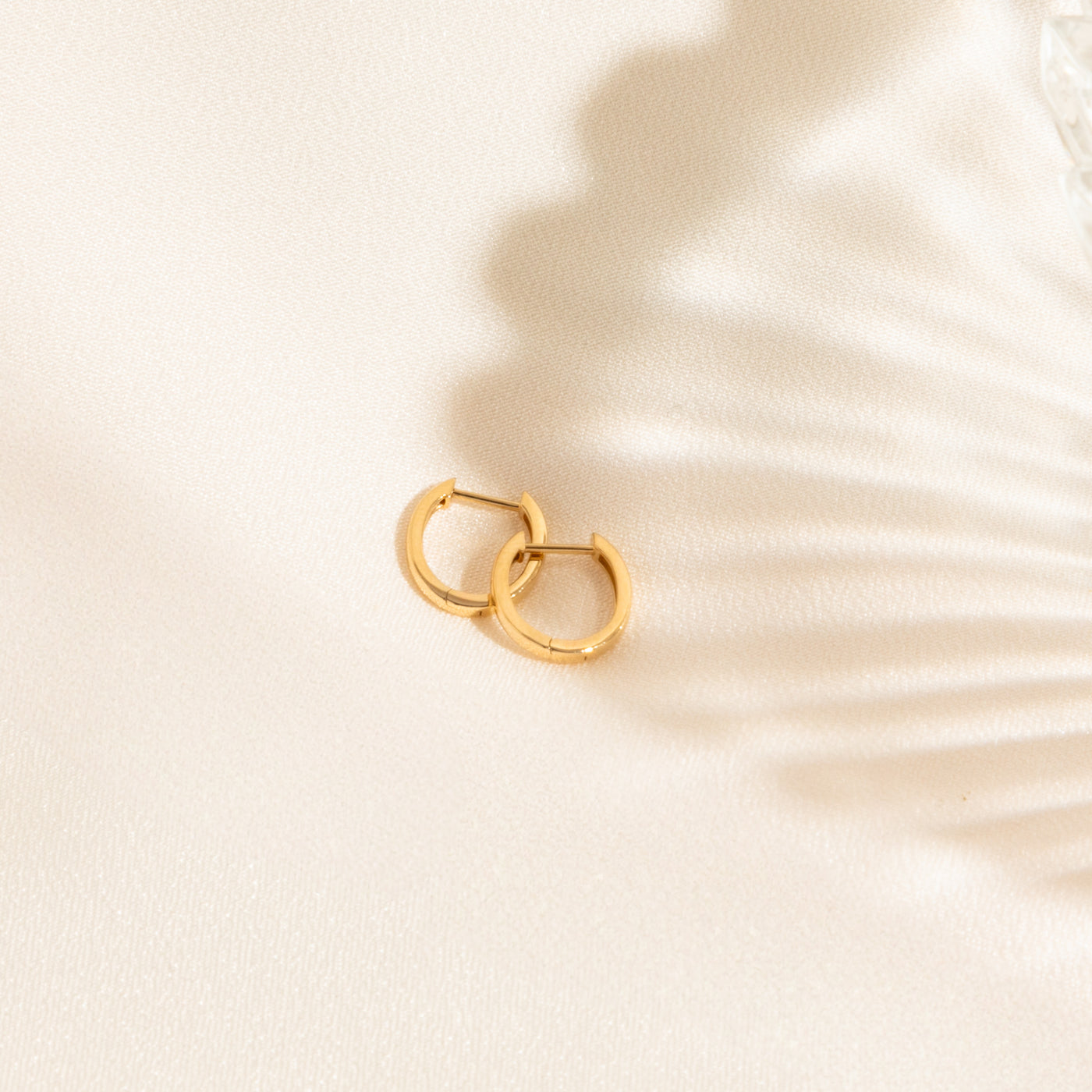 Oval Huggie Hoop Earrings | Simple & Dainty Jewelry