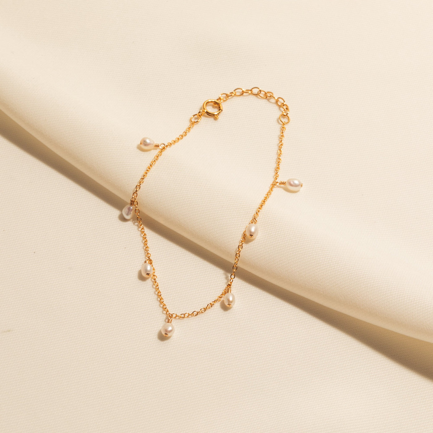 Dangling Pearl Bracelet | Simple & Dainty Jewelry