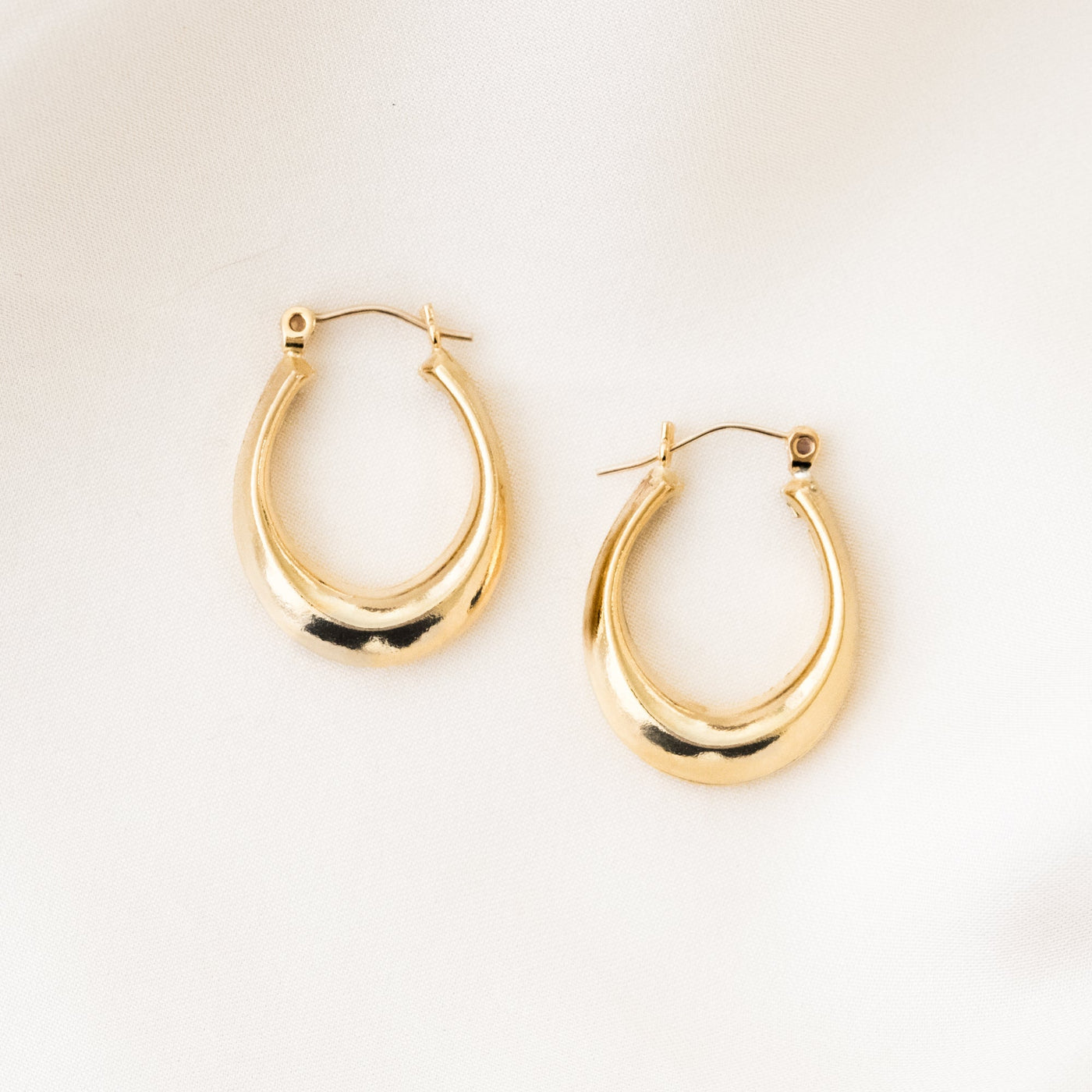 Oval Modern Hoop Earrings | Simple & Dainty Jewelry