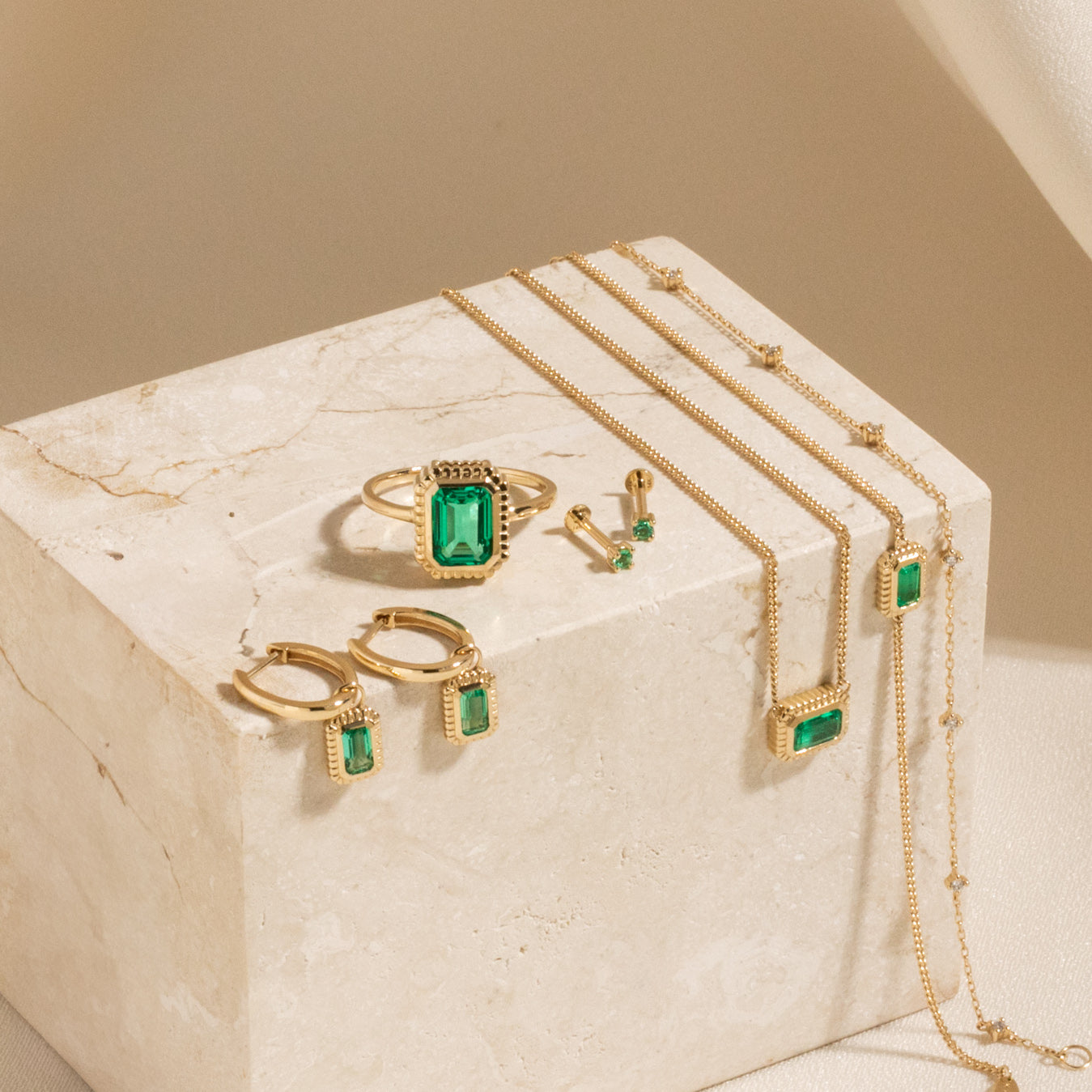 Ribbed Emerald Necklace | Simple & Dainty Jewelry