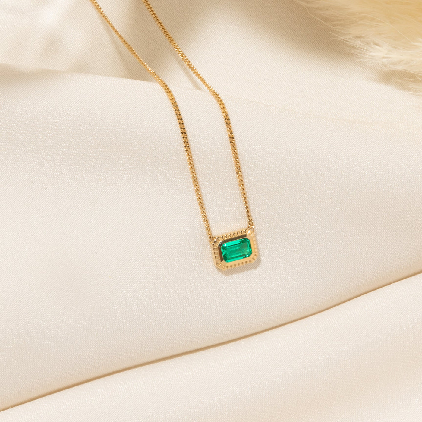 Ribbed Emerald Necklace | Simple & Dainty Jewelry