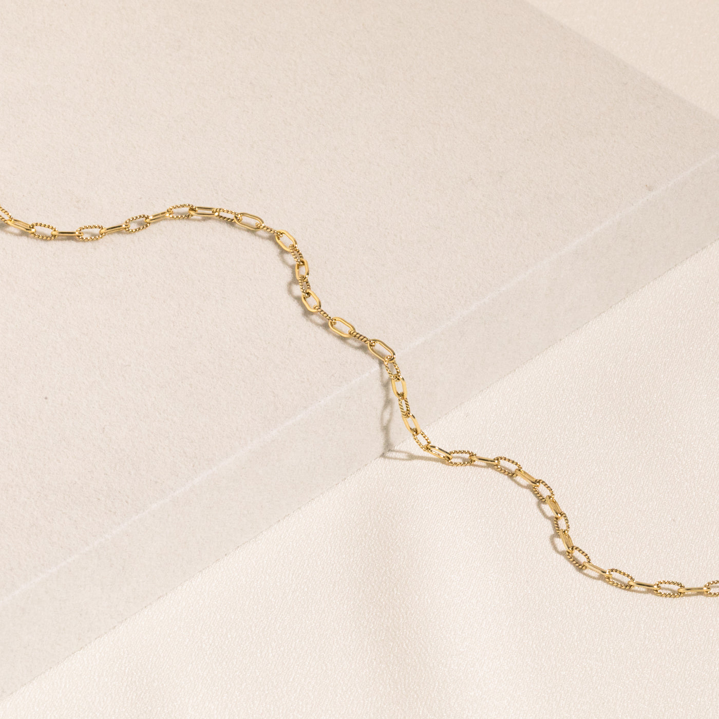 Twisted paperclip chain in gold filled alternating smooth and textured links.